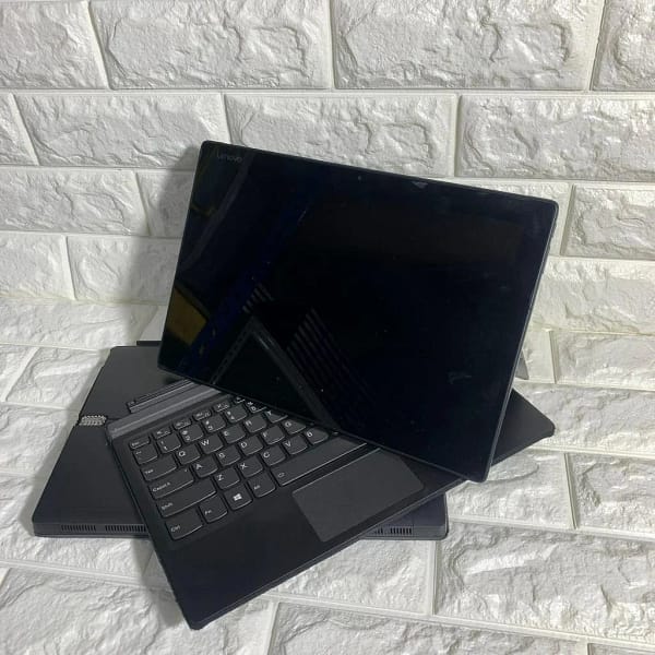 Lenovo Miix 2017, Core i5 Gen 8, RAM 16GB, SSD 256GB, Touchscreen - Second