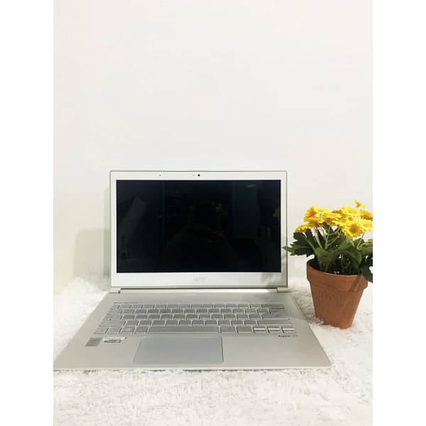 Laptop Tipis Acer Aspire S7, Intel Core i7 Gen 4, RAM 4 GB, SSD 256 GB - Second